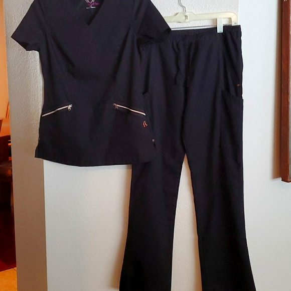 Scrubs - Picture 1 of 4